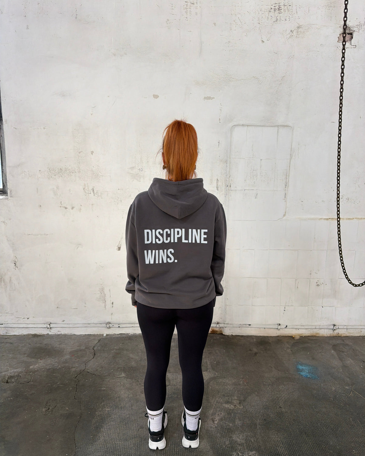 DISCIPLINE WINS. — Anthrazit Hoodie