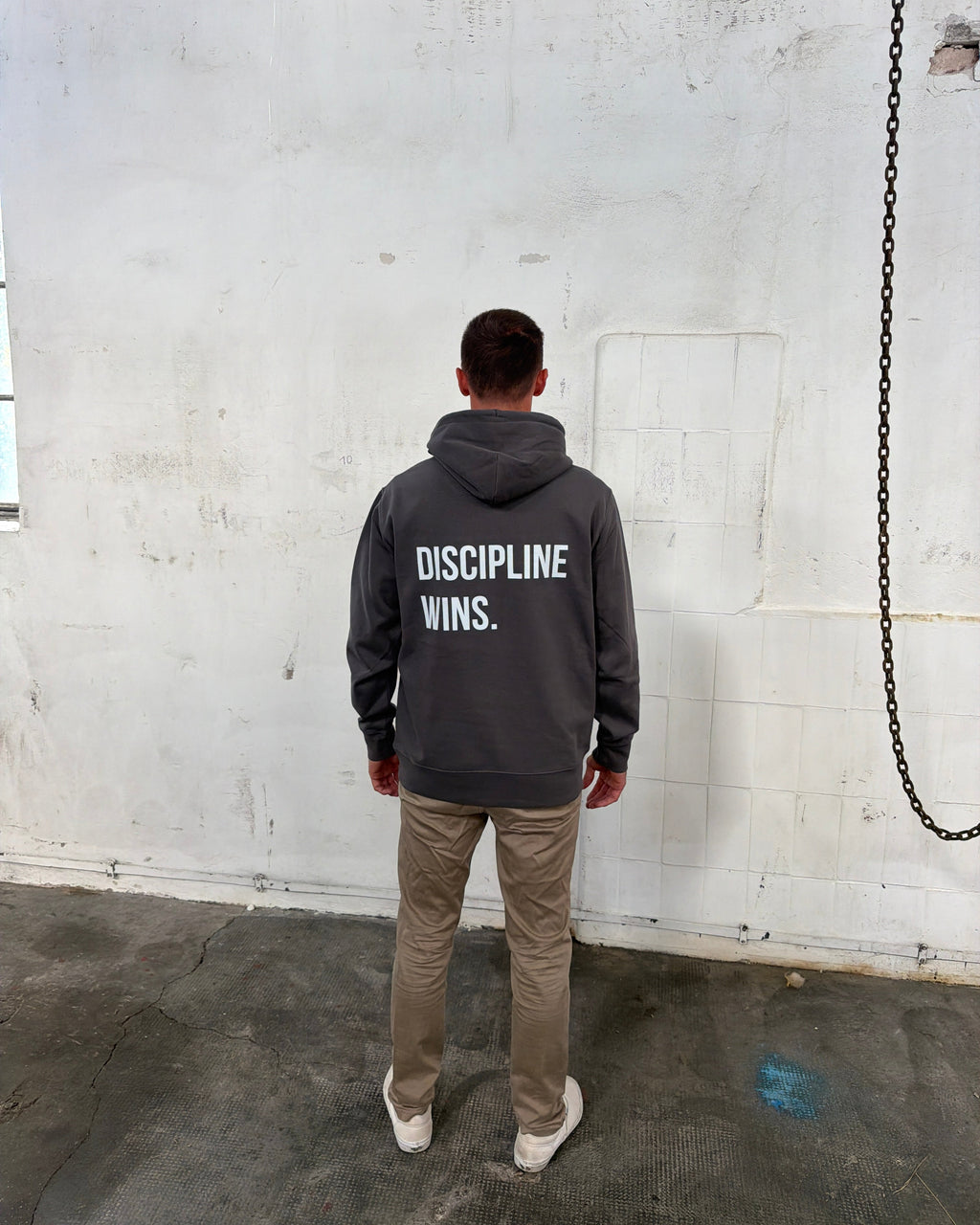 DISCIPLINE WINS. — Anthrazit Hoodie