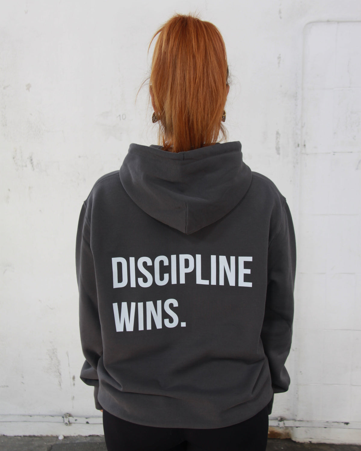 DISCIPLINE WINS. — Anthrazit Hoodie