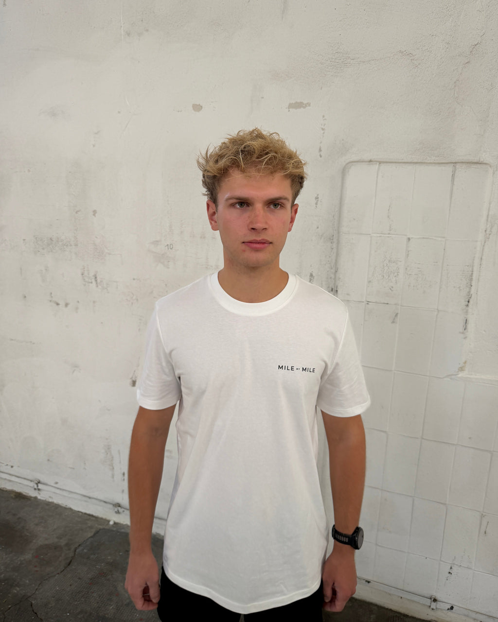 RUN YOUR STORY. — Off-White Rundhals T-Shirt