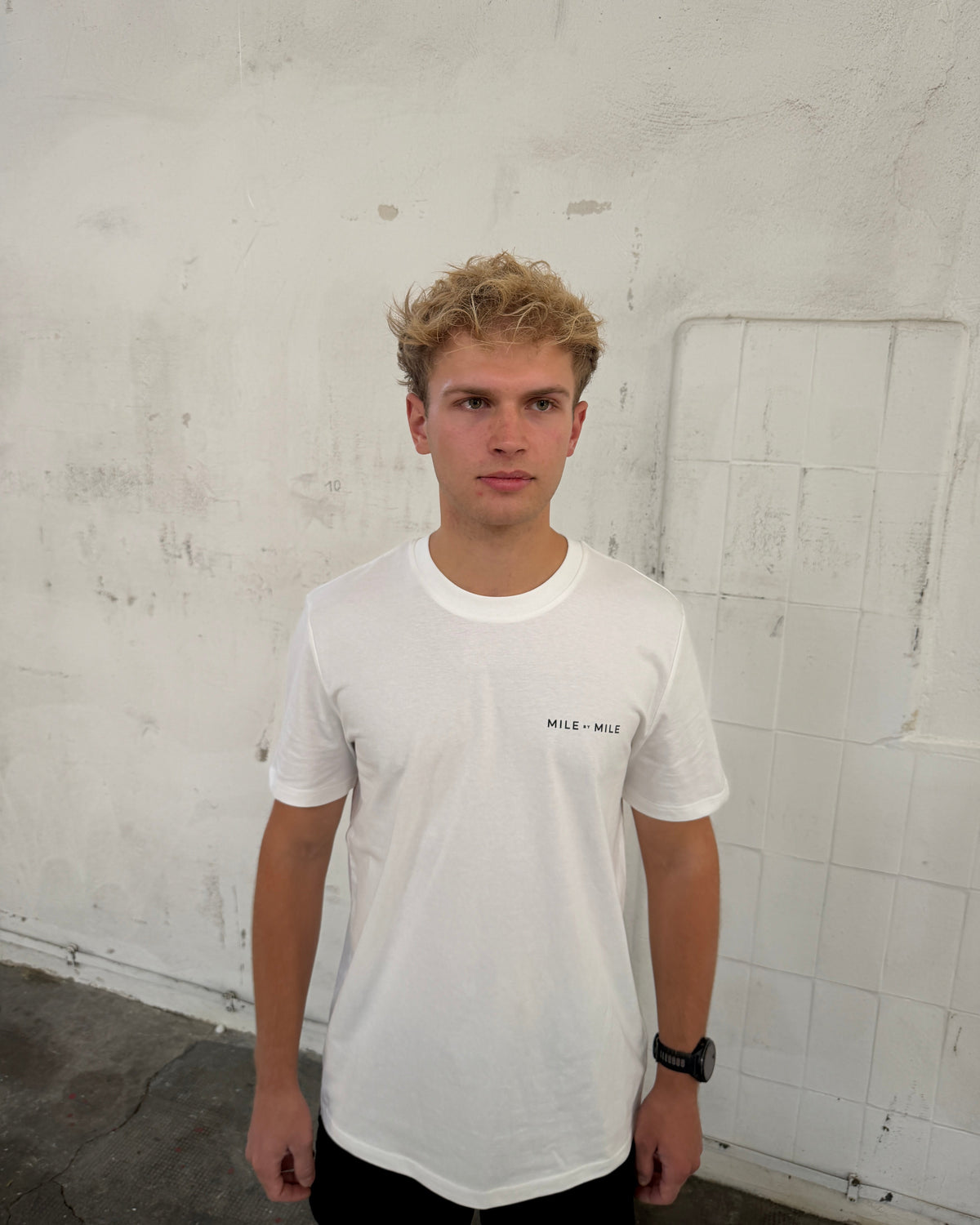 RUN YOUR STORY. — Off-White Rundhals T-Shirt