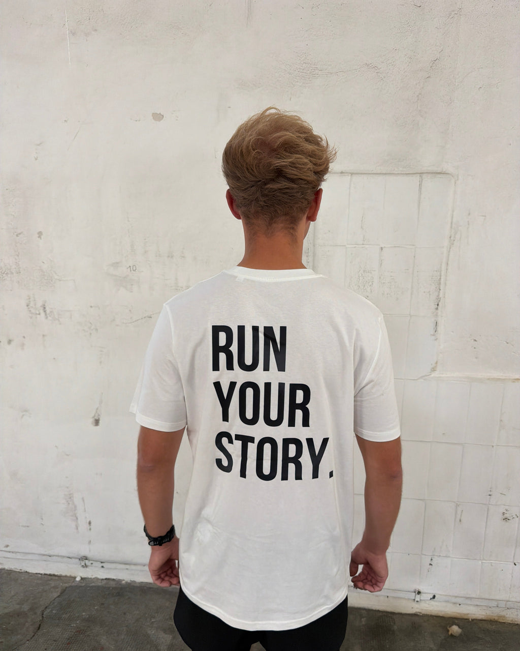 RUN YOUR STORY. — Off-White Rundhals T-Shirt