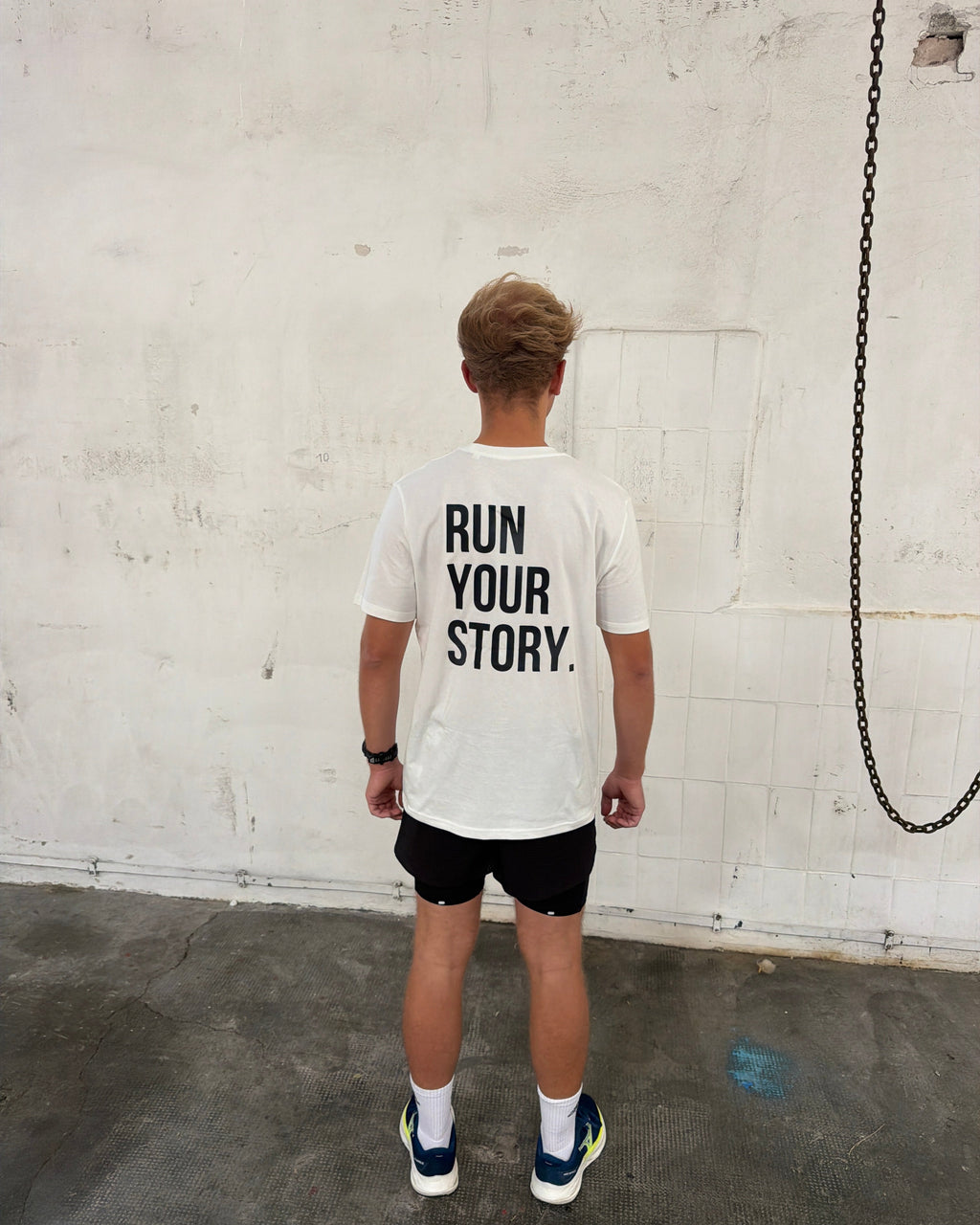 RUN YOUR STORY. — Off-White Rundhals T-Shirt