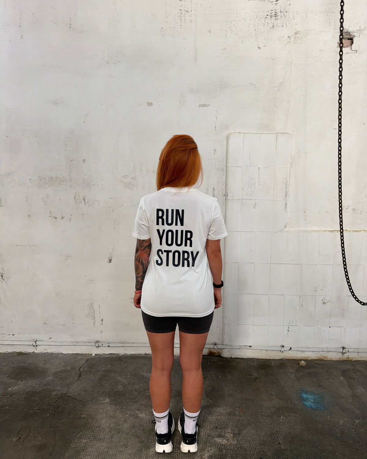 RUN YOUR STORY. — Off-White Rundhals T-Shirt