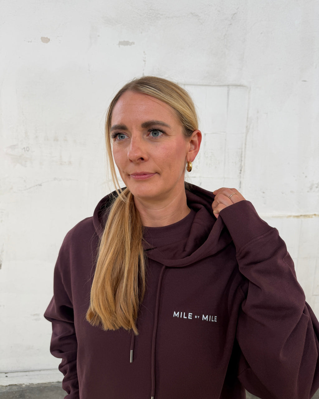 EVERY STEP. EVERY DAY. BETTER THAN YESTERDAY. — Red-Brown Hoodie